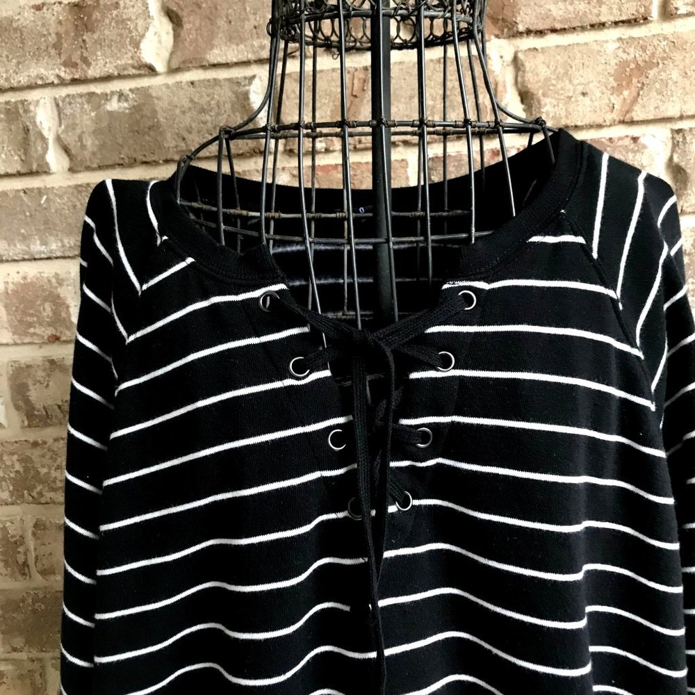 Torrid Black Stripe Lace-Up Fleece Sweatshirt Torrid 0 Size 10-12 Raglan Sleeves - Picture 2 of 12